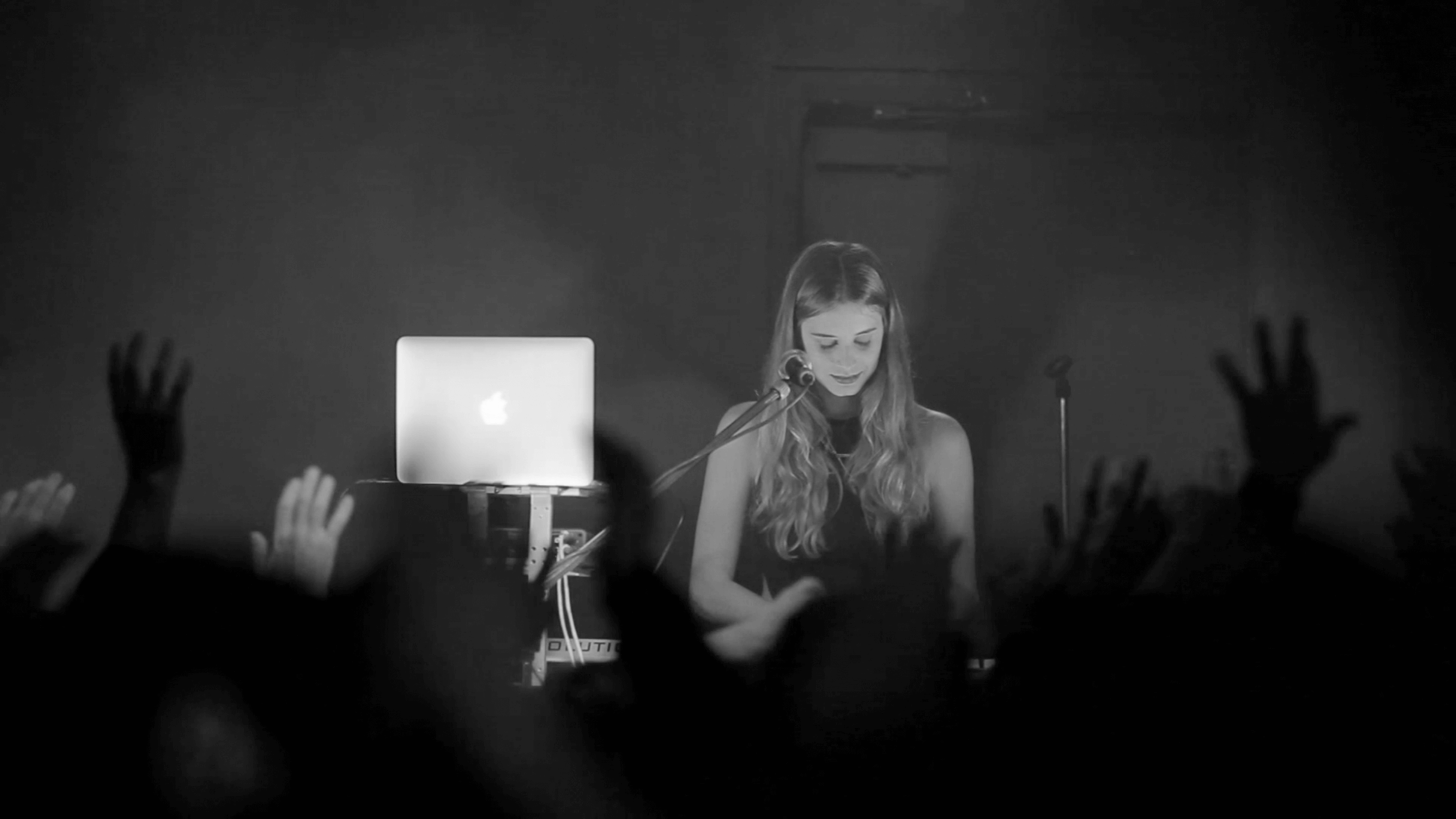 Mookhi live performance