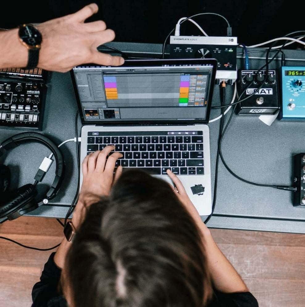 Student editing a song on Ableton during a Liveschool class