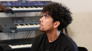 Picture of Setwun Promoting his Liveschool Artist Rack